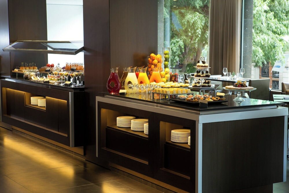 Фото Renaissance Barcelona Hotel