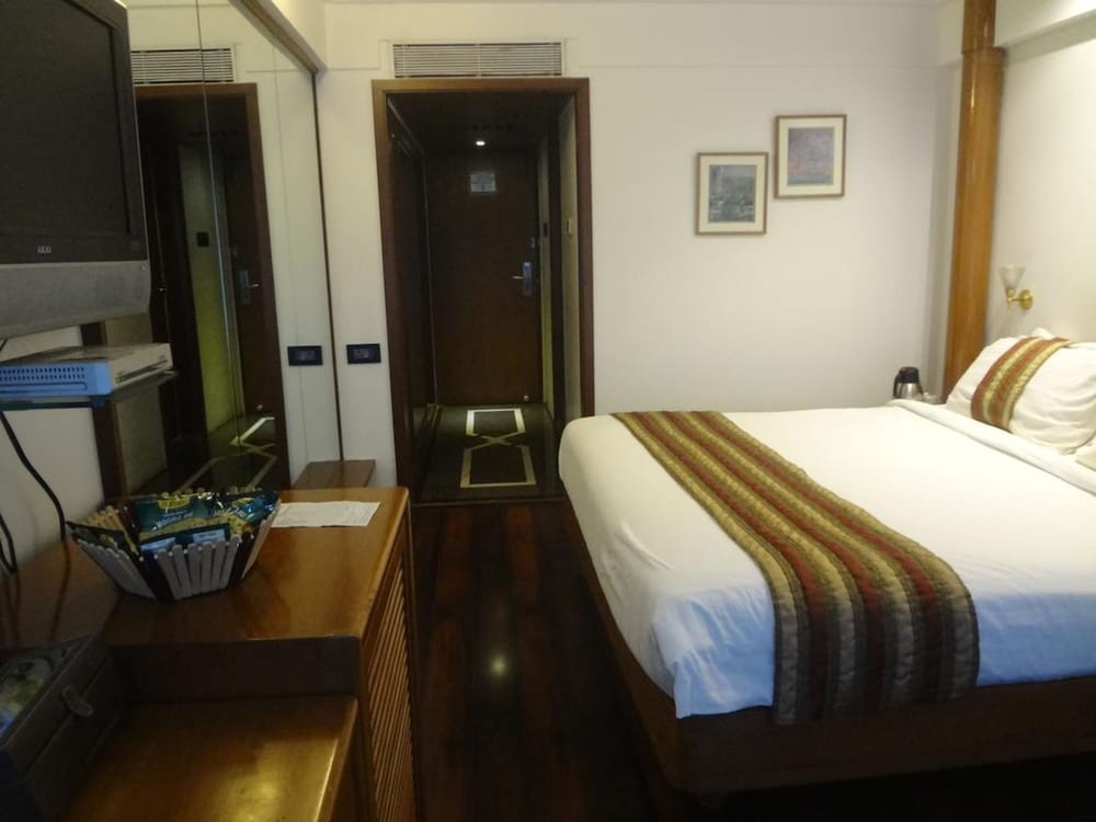 Фото Hotel Midtown Pritam