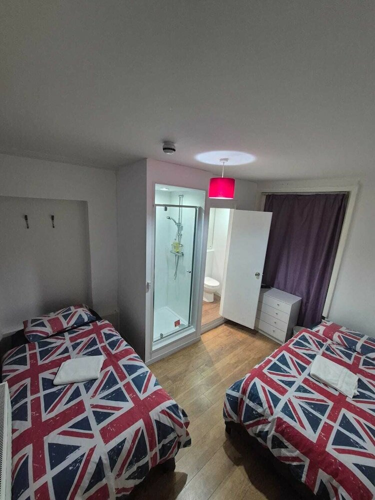 Фото Saint James Backpackers