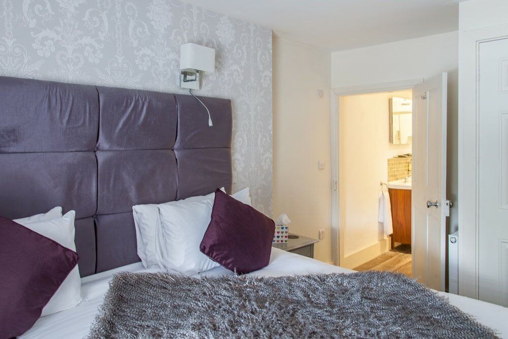 Фото The Wychwood Inn