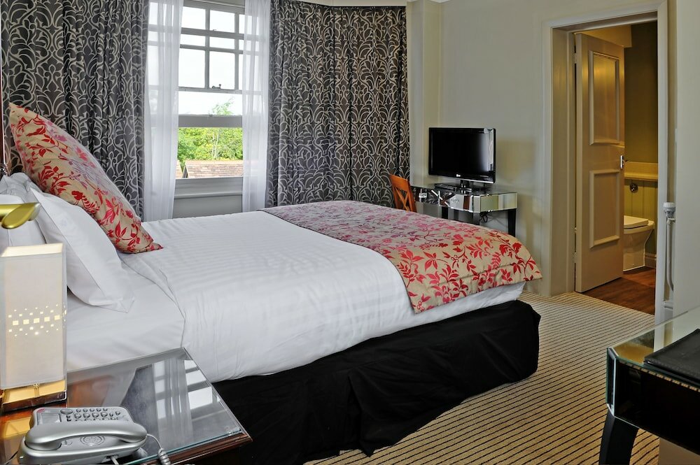 Фото The Crown Manor House Hotel