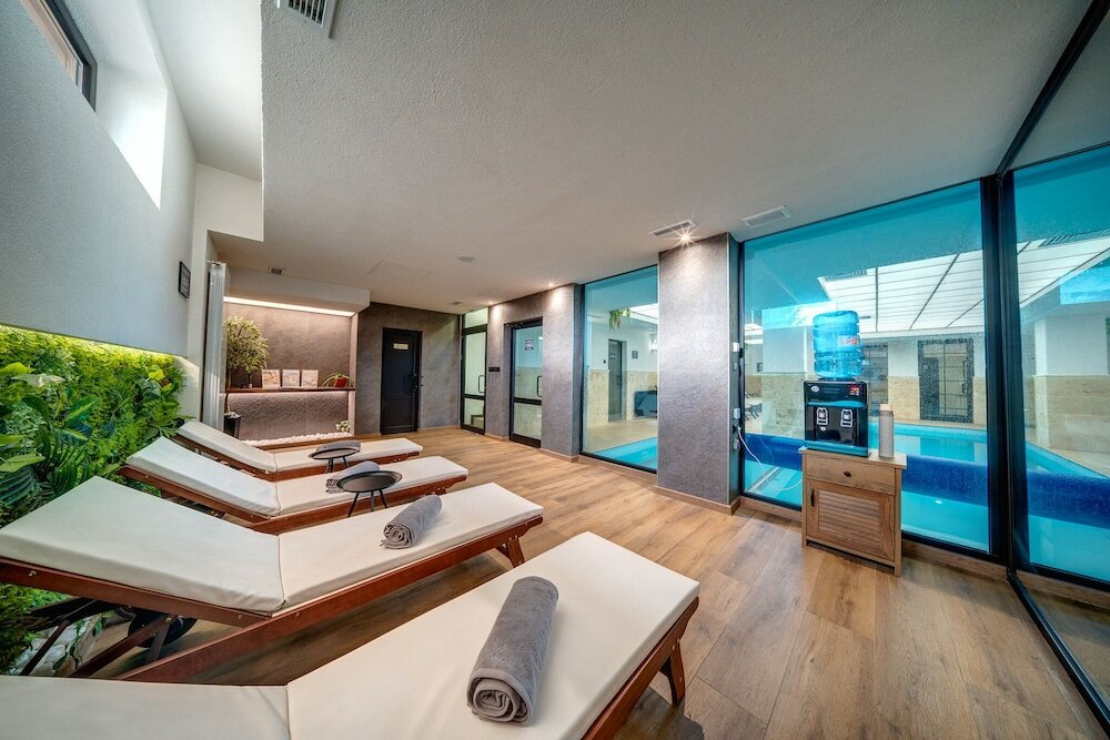 Фото Mountain Lake Hotel