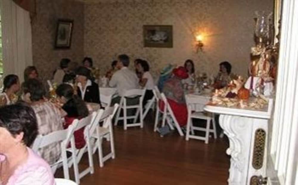 Фото The Proctor Mansion Inn