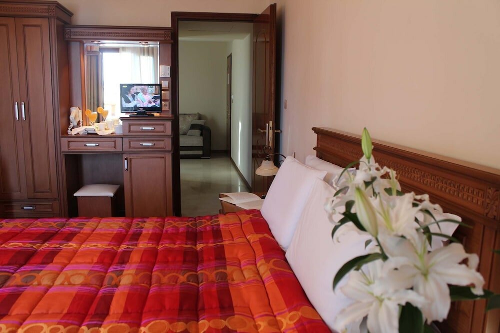 Фото Famissi Hotel