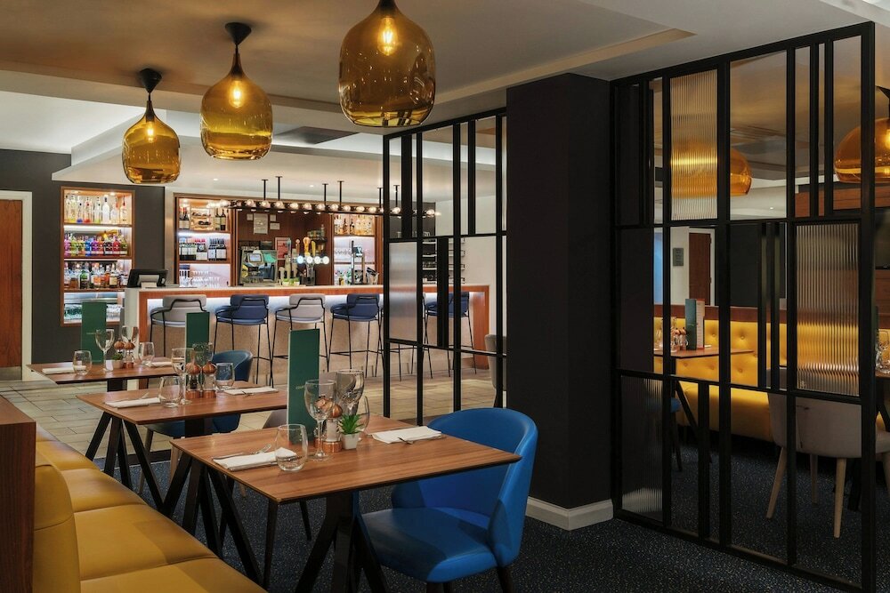 Фото Courtyard by Marriott Glasgow Airport