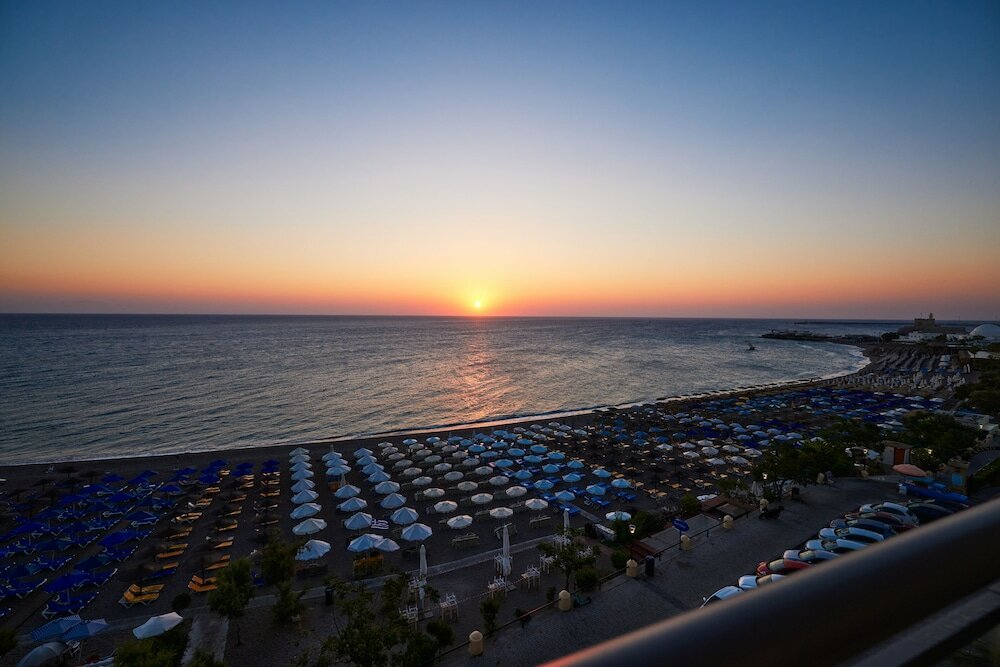 Фото Mediterranean Hotel