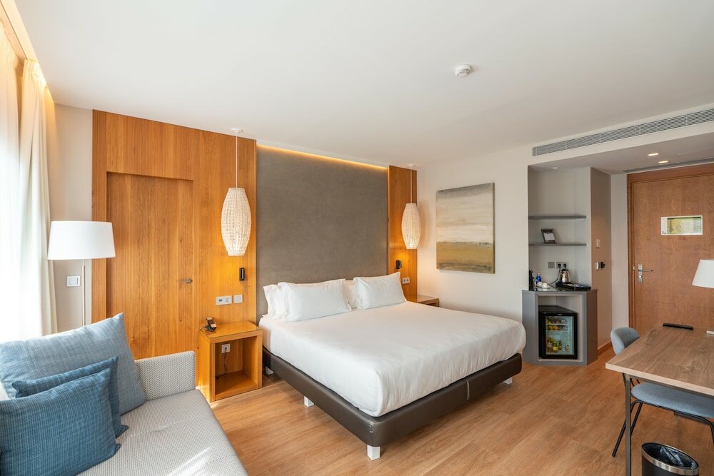 Фото Hotel Boutique Mirlo Barcelona