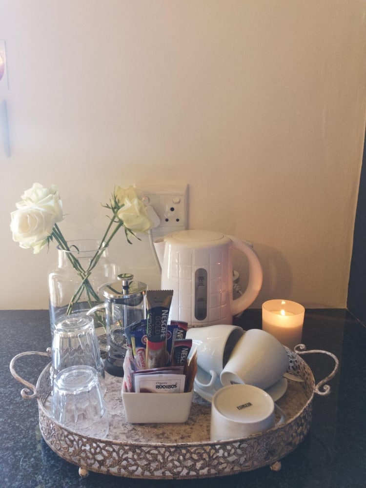 Фото The Hedge Guesthouse