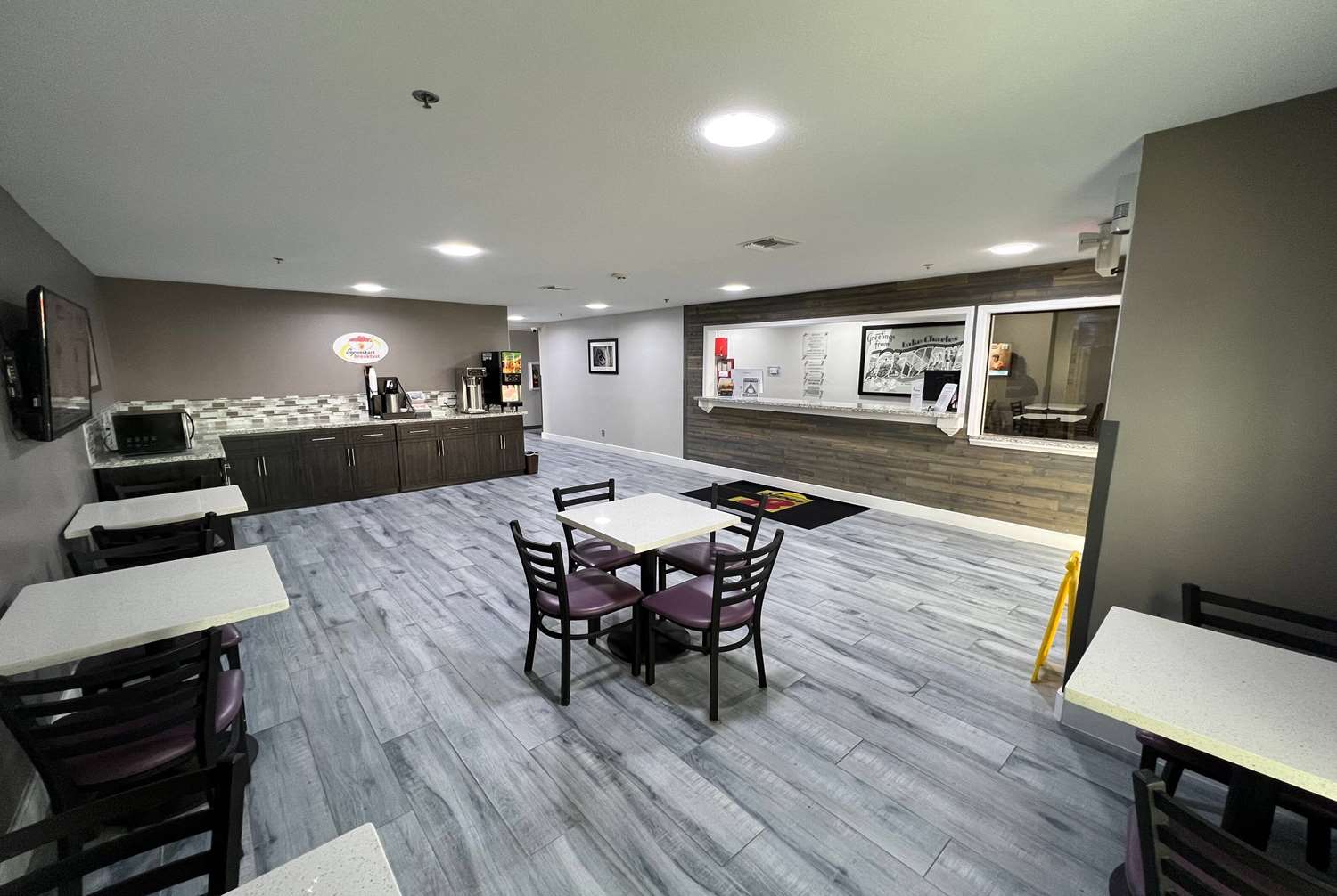 Фото Super 8 by Wyndham Lake Charles/Sulphur