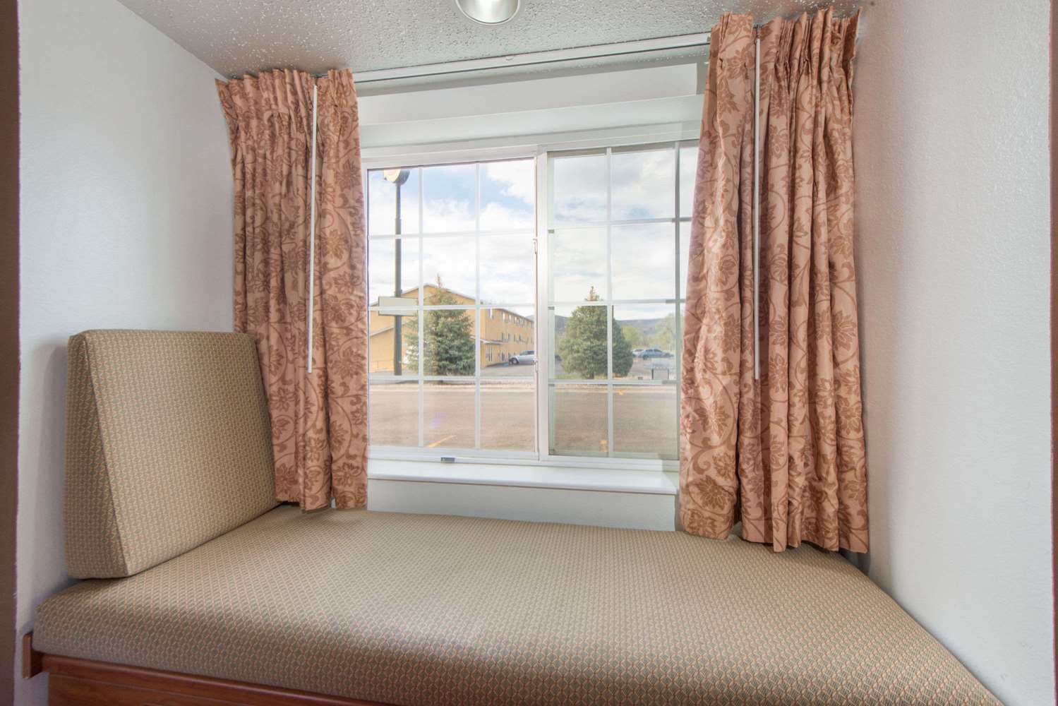 Фото Microtel Inn & Suites by Wyndham Raton