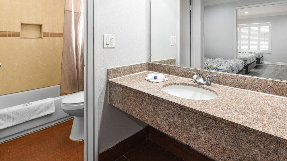 Фото Motel 6 Anaheim, Ca - Convention Center