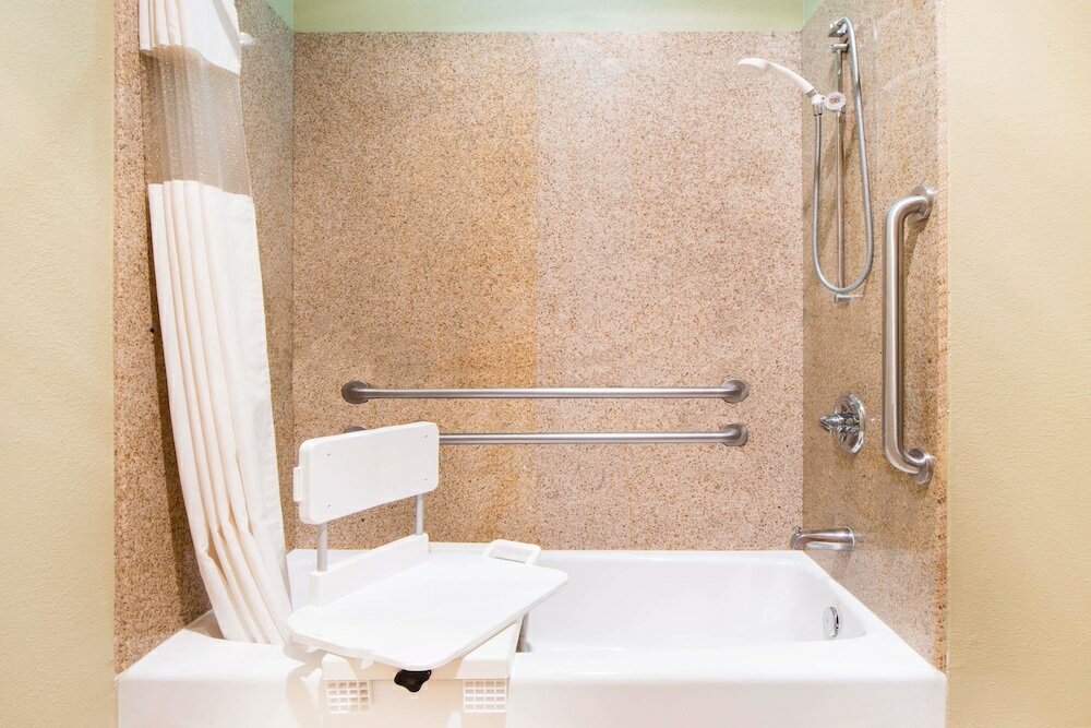 Фото Comfort Inn & Suites