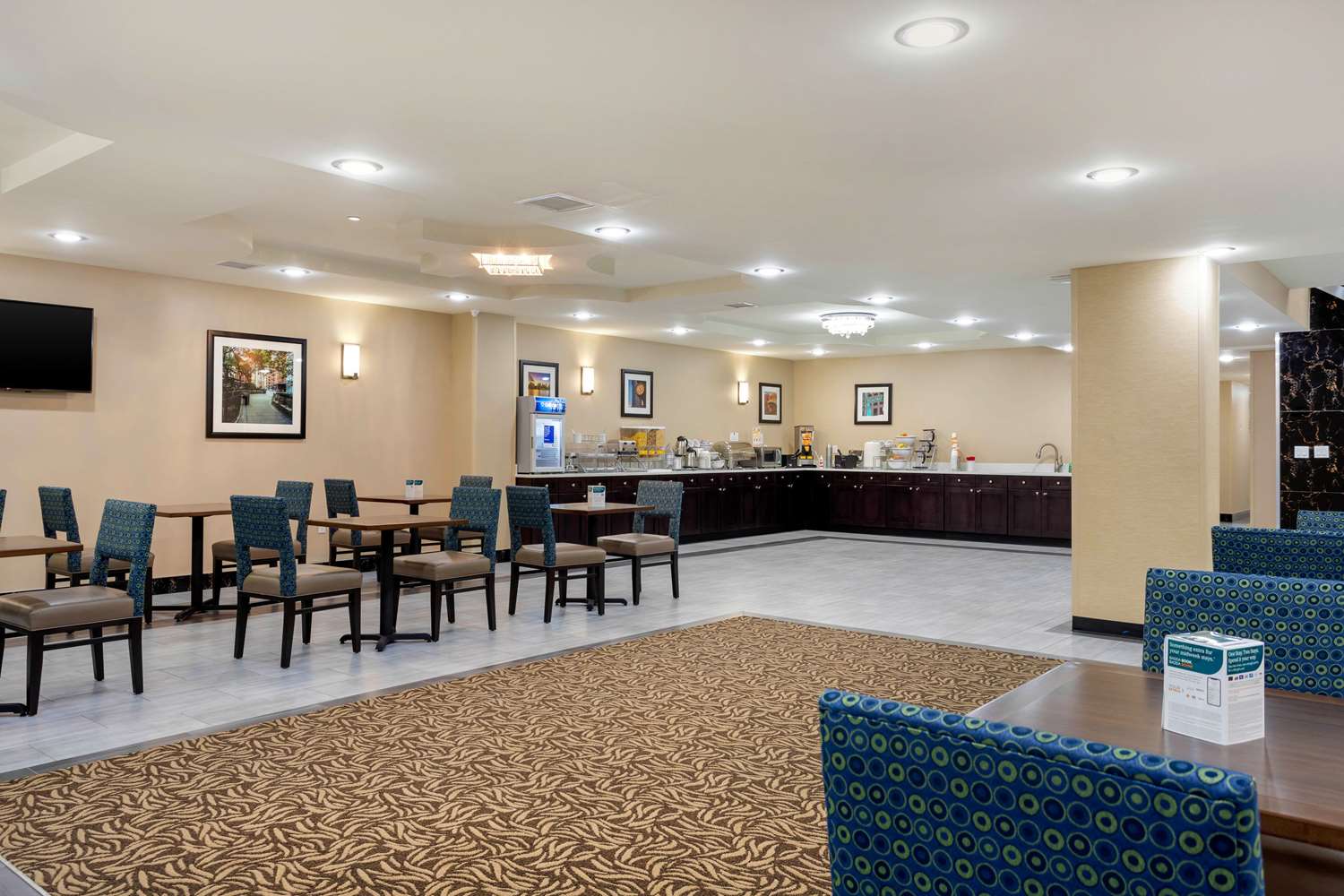 Фото Comfort Inn & Suites near Jfk Air Train