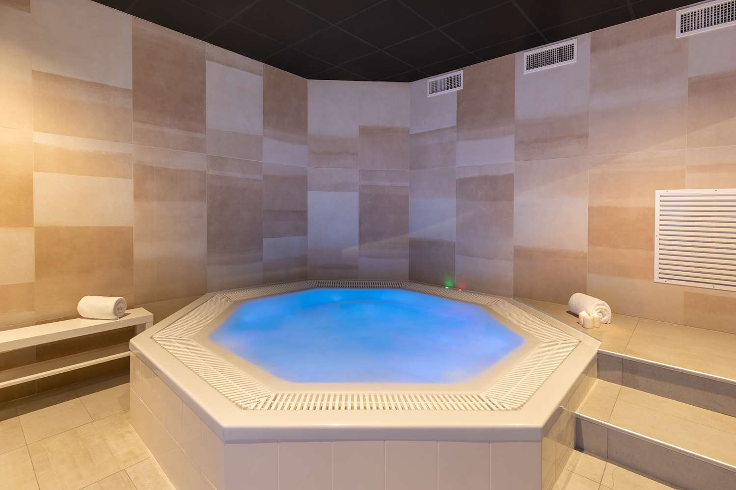 Фото Best Western Plus Le Conquerant Rouen Nord