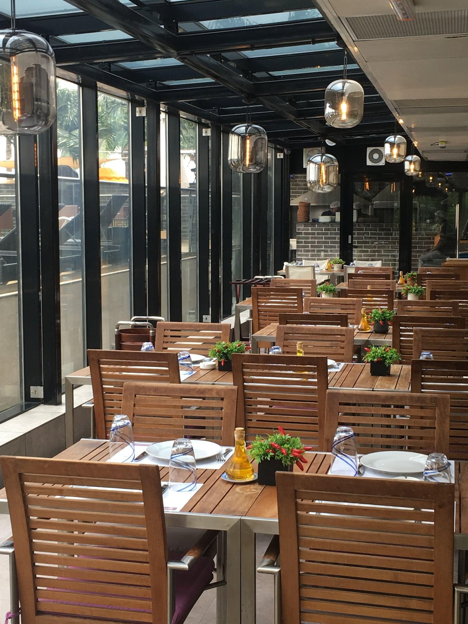 Фото Maroko Bayshore Suites