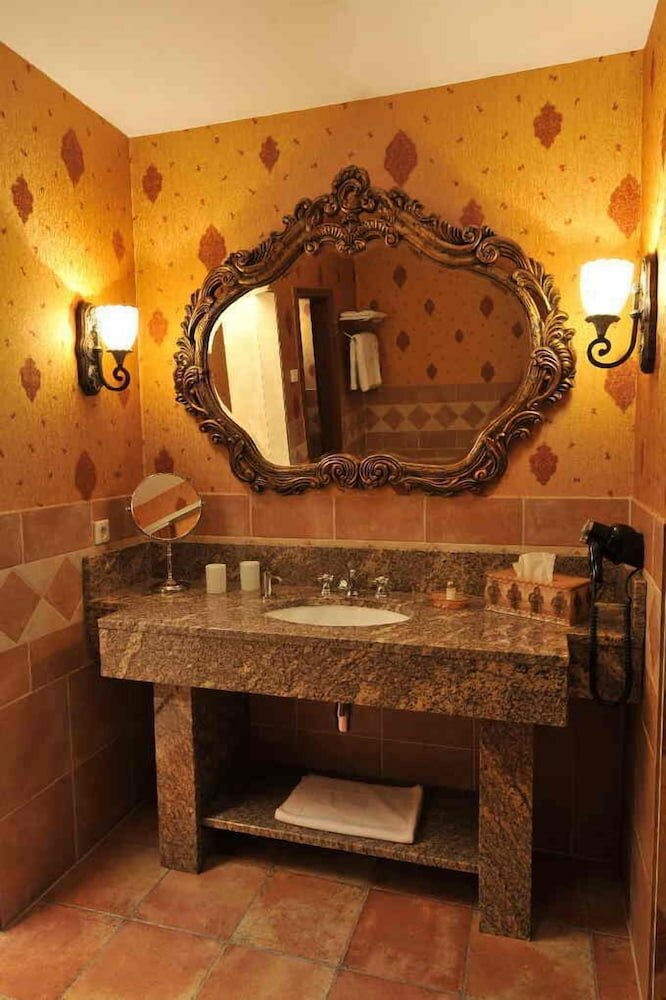 Фото Landhaus & Burg Hotel Romantik