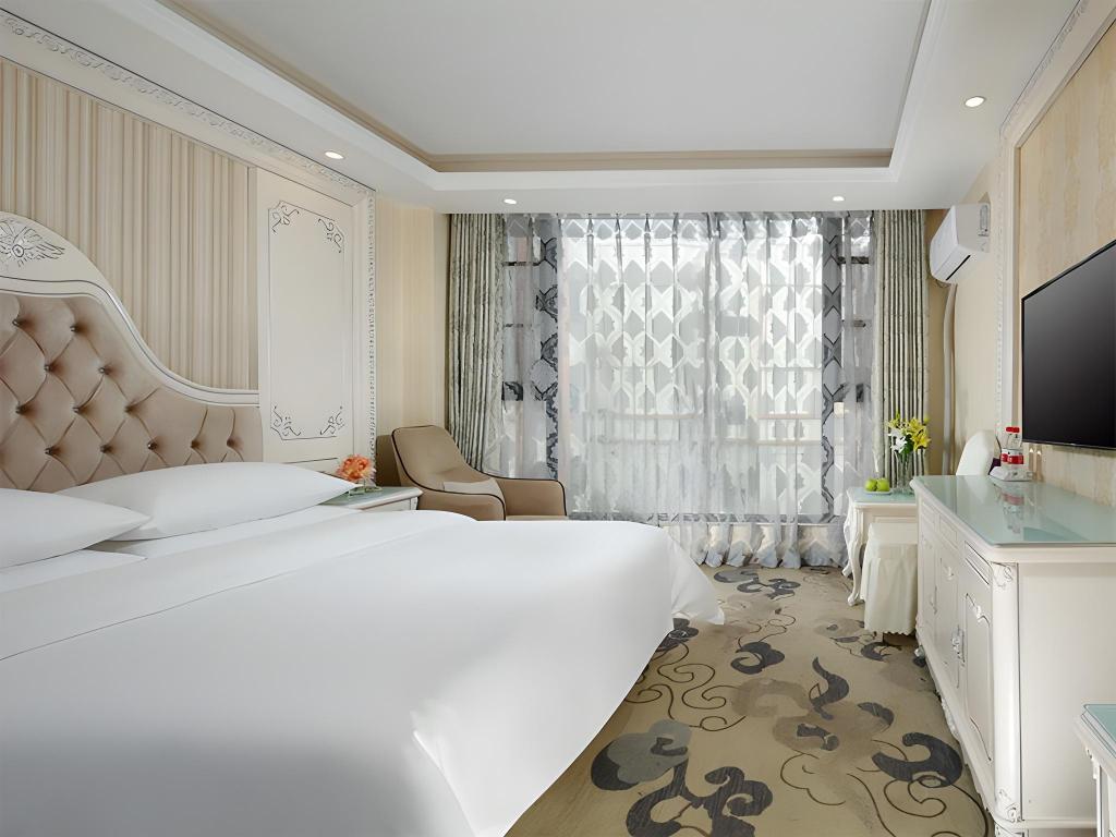 Фото Vienna Classic Hotel Kunming Airport Branch