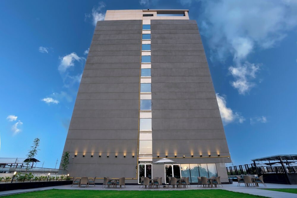 Фото Holiday Inn Lucknow Airport, an Ihg Hotel