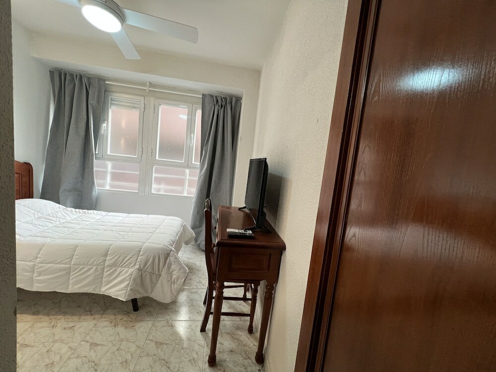 Фото Hostal La Embajada