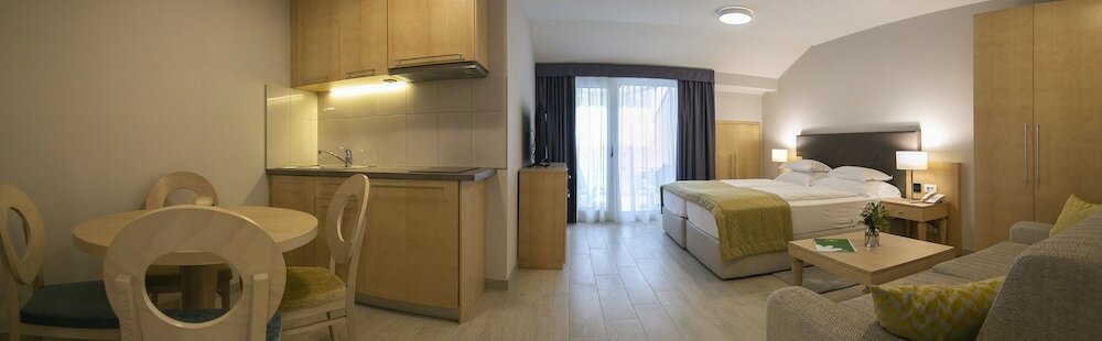 Фото Aparthotel Flora