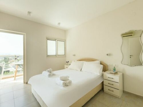 Апартаменты Skyline 1br Apartment with City and Sea View в Герцлии