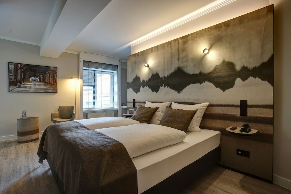 Фото Premier Inn Koeln City Centre