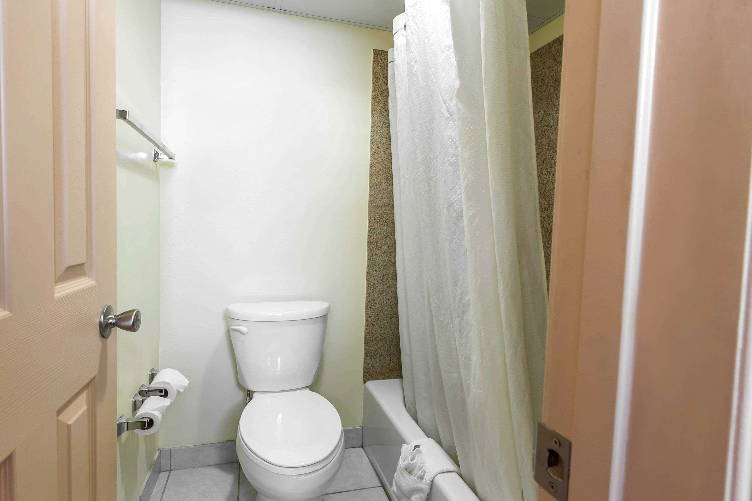 Фото Econo Lodge At Six Flags