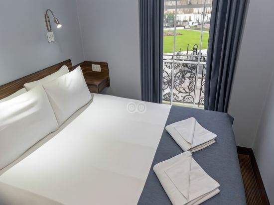 Фото The Angus Hotel