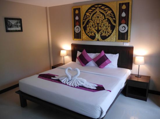 Фото Ampha Place Hotel