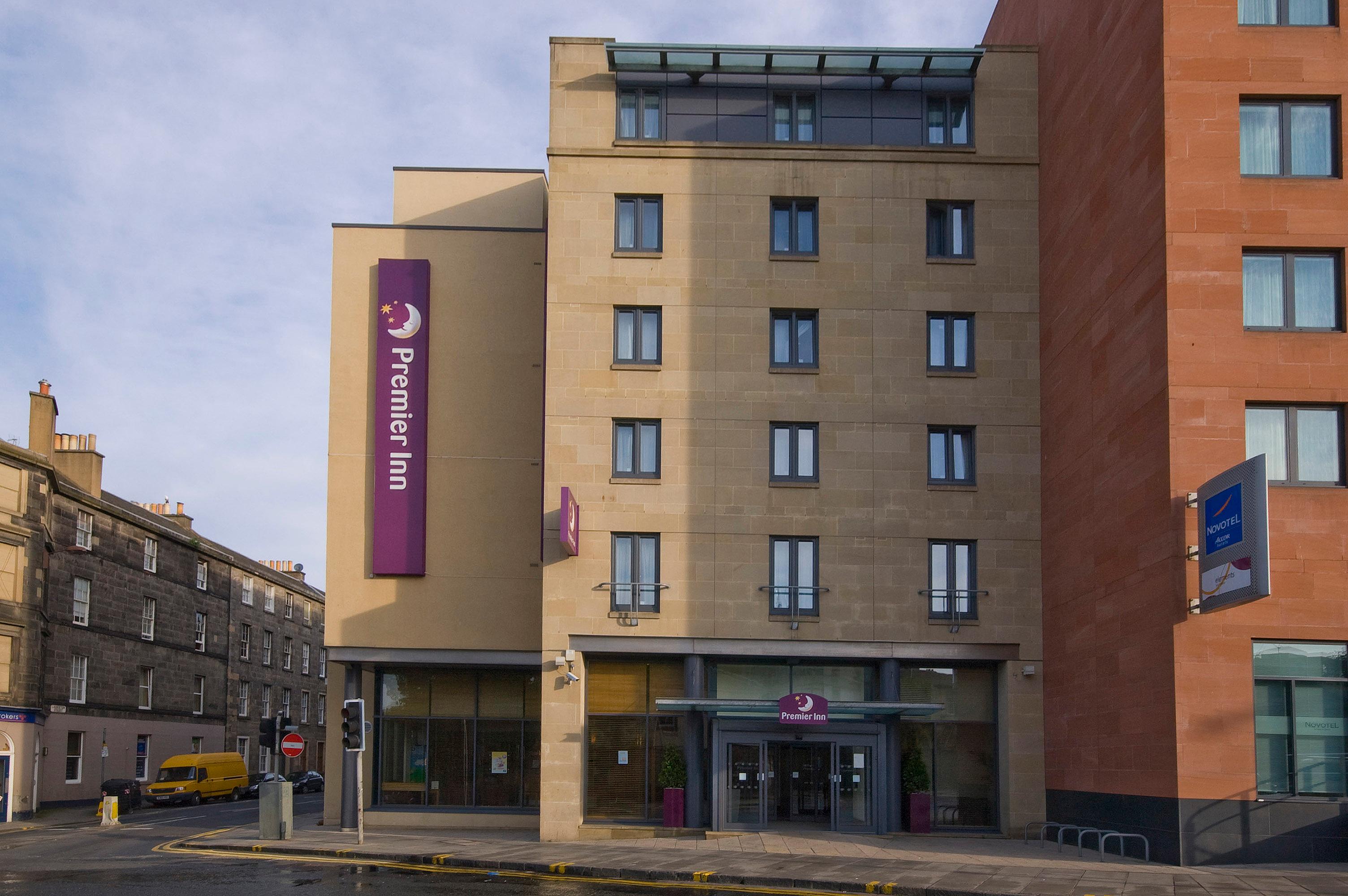 Фото Premier Inn Edinburgh Central hotel