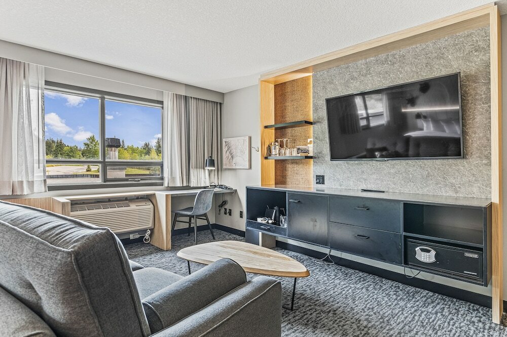 Фото Holiday Inn Canmore, an Ihg Hotel