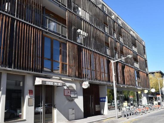 Фото Adonis Lyon Dock Ouest