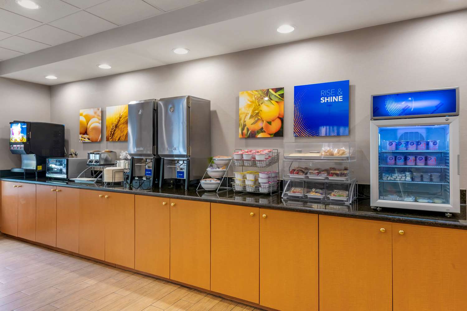 Фото Comfort Suites Near Universal Orlando Resort