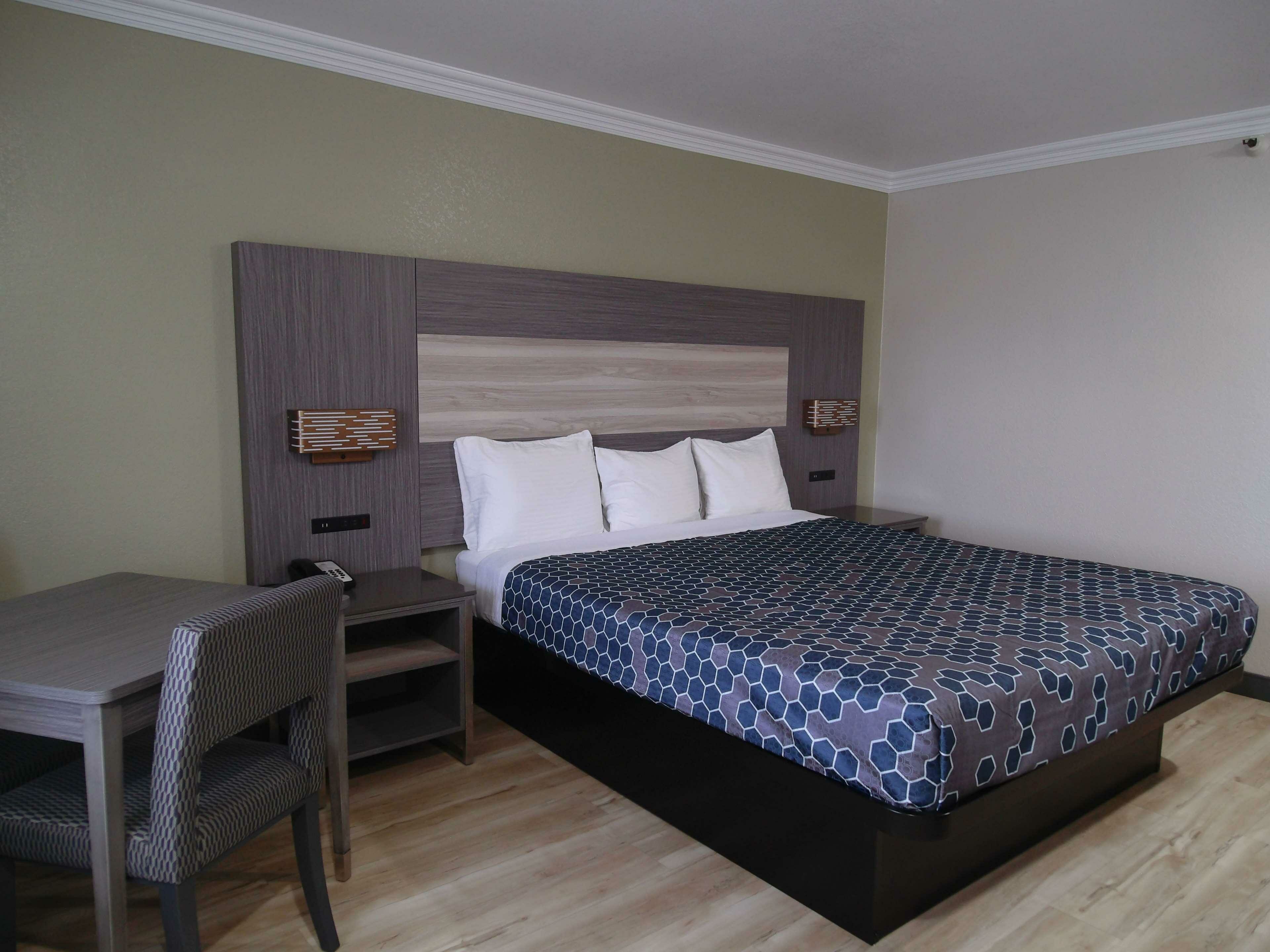 Фото Americas Best Value Inn Rialto