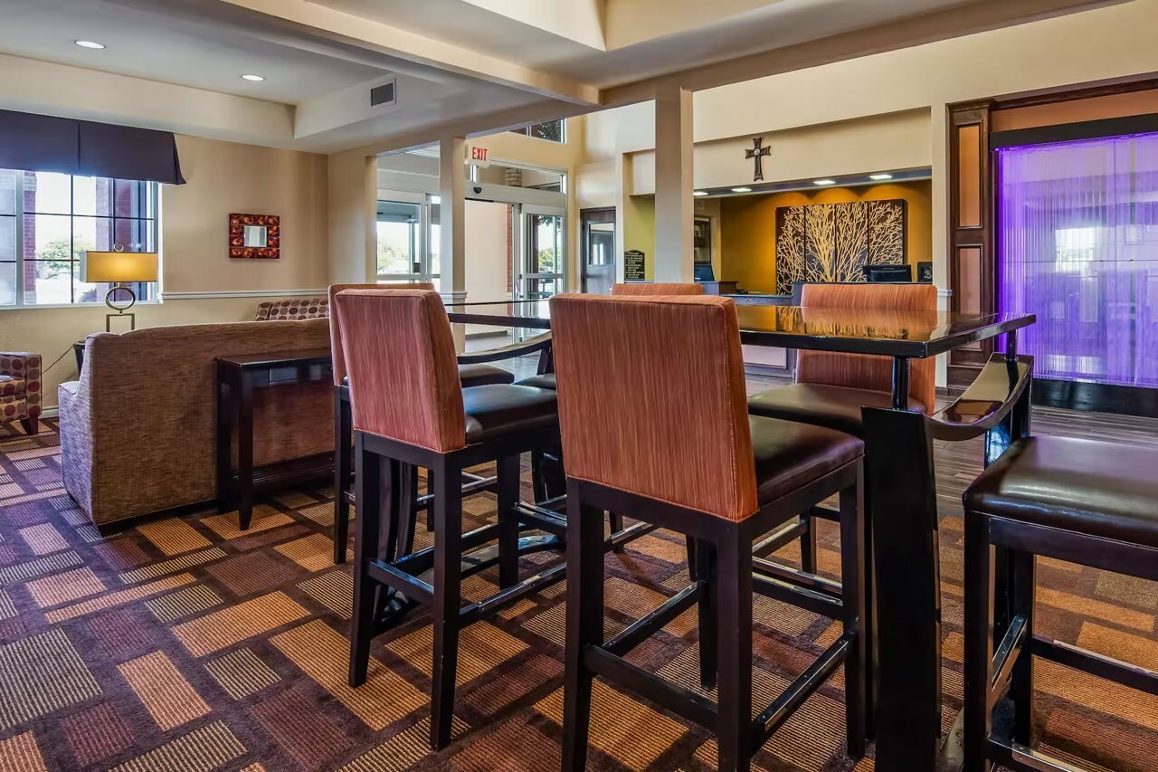 Фото Best Western Plus Lubbock Windsor Inn
