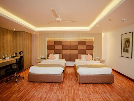 Фото Royal Raj Hotel