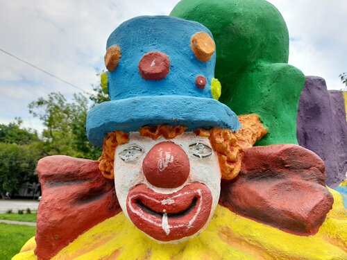 Клоун, жанровая скульптура, Москва, Открытое шоссе — Яндекс Карты