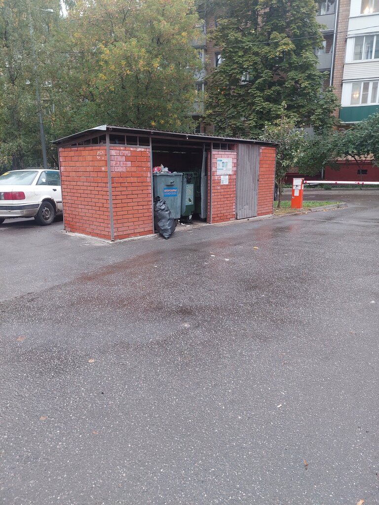 Trash and garbage disposal area Trash and garbage disposal area, Moscow, photo
