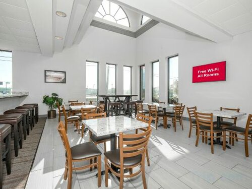 Гостиница Red Roof Inn Gulfport - Biloxi Airport в Галфпорте