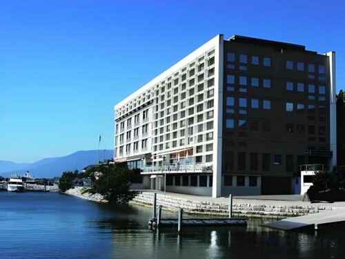 Гостиница Best Western Premier Hotel Beaulac в Кантоне Невшатель