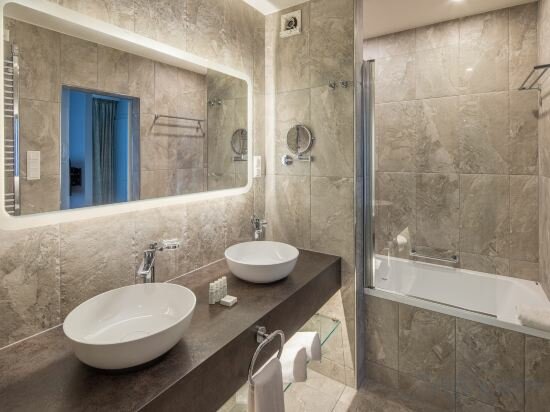 Фото Mamaison Residence Izabella Budapest