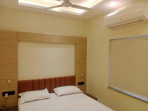 Hotel Skyking (State of West Bengal, Kolkata, Jessore Road), hotel