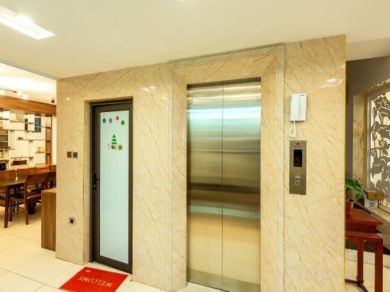 Фото Westlake Tay Ho Hotel