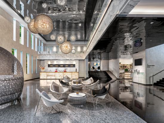 Фото Fm7 Resort Hotel Bandara Jakarta Airport