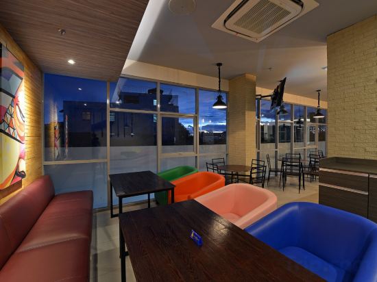 Фото Pop! Hotel Diponegoro Surabaya