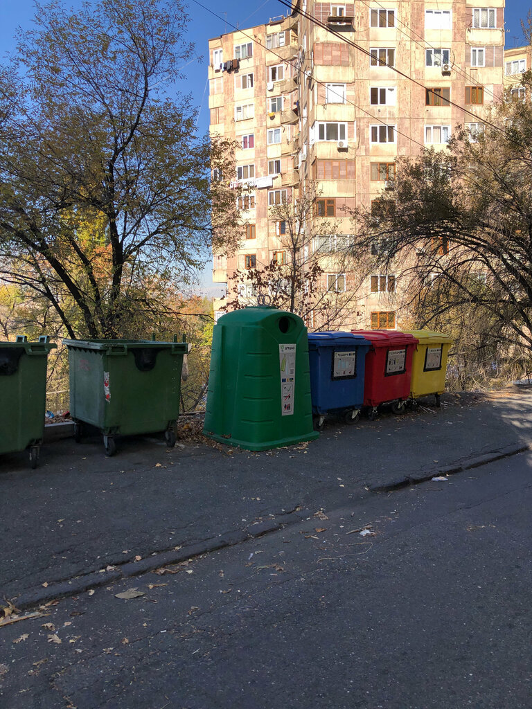 Trash and garbage disposal area Trash and garbage disposal area, Yerevan, photo