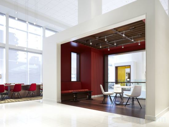 Фото Delta Hotels by Marriott Ottawa City Centre