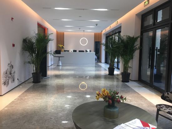 Фото Suisse Place Serviced Apartment Shanghai Zhongjian