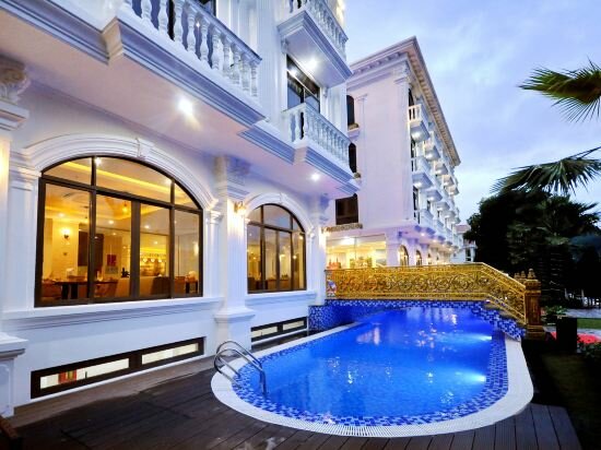 Фото Crown Nguyen Hoang Hotel