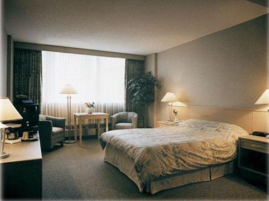 Фото Ramada Plaza by Wyndham Calgary Downtown